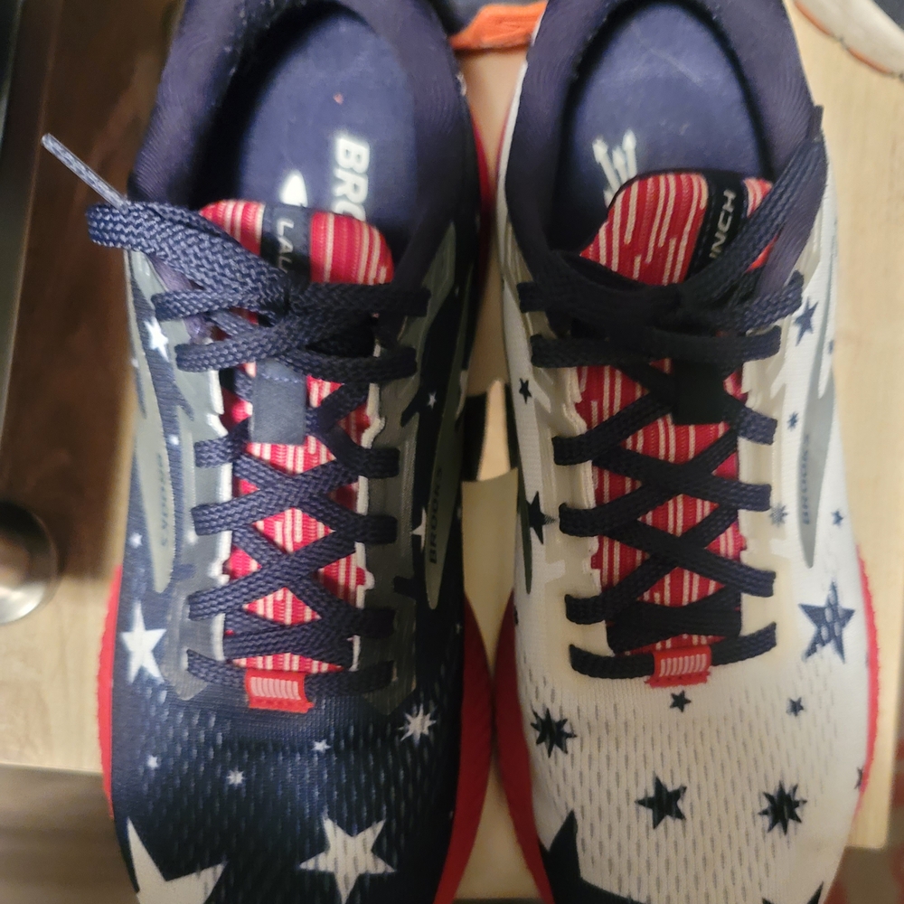 Star Pattern Brooks